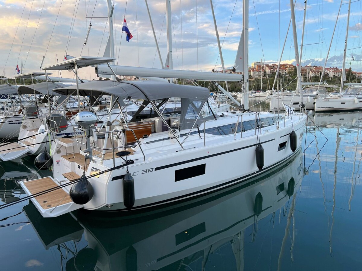 Bavaria C38 Mala Hana