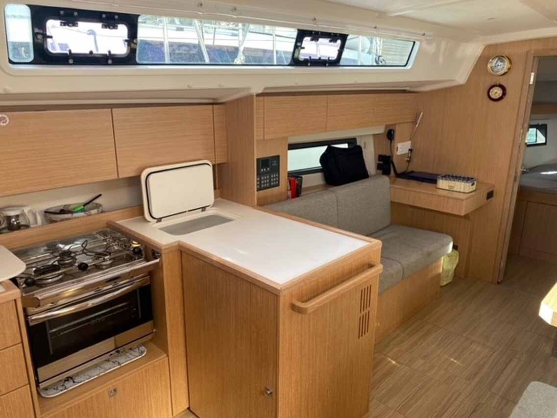 Bavaria C42 Sideways