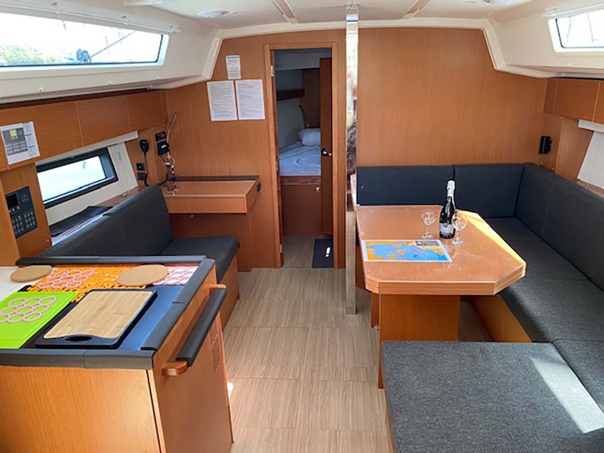 Bavaria C42 PRESTIGE