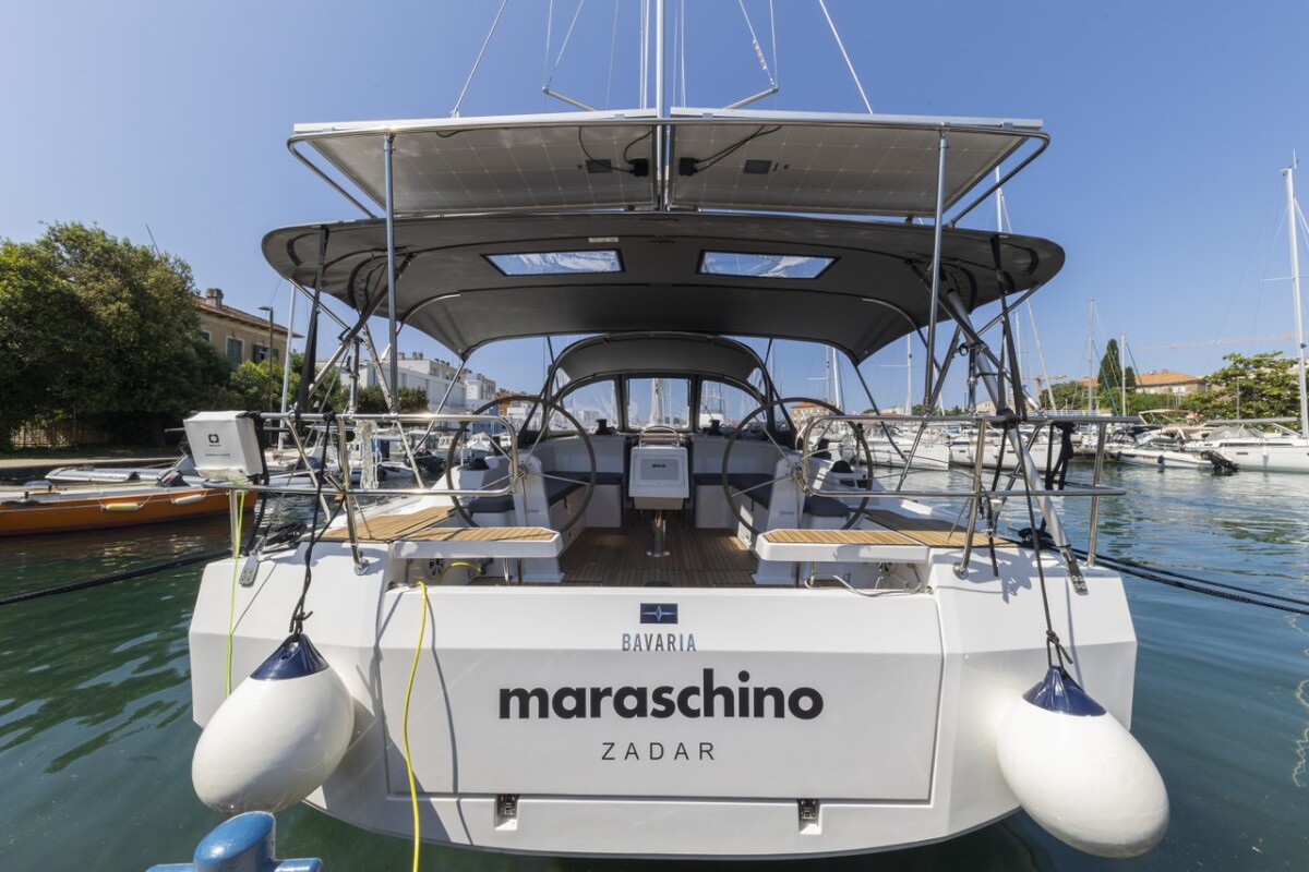 Bavaria C42 Maraschino