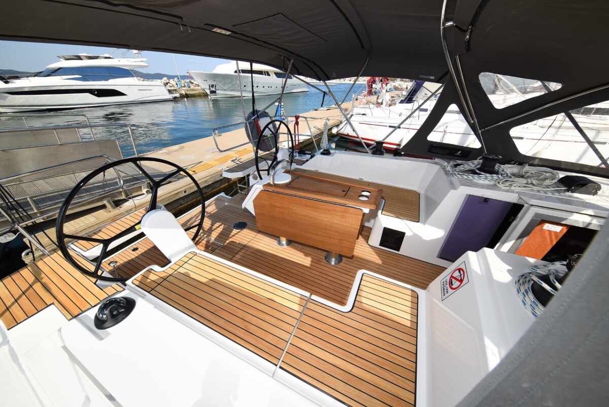 Bavaria C42 Dna