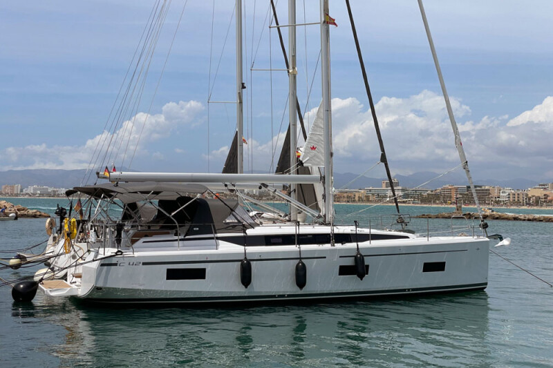 Bavaria C42 Blue Eyes