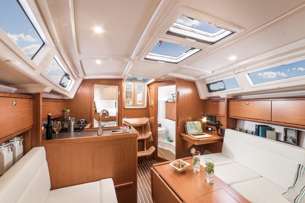 Bavaria Cruiser 34 Licence to chill