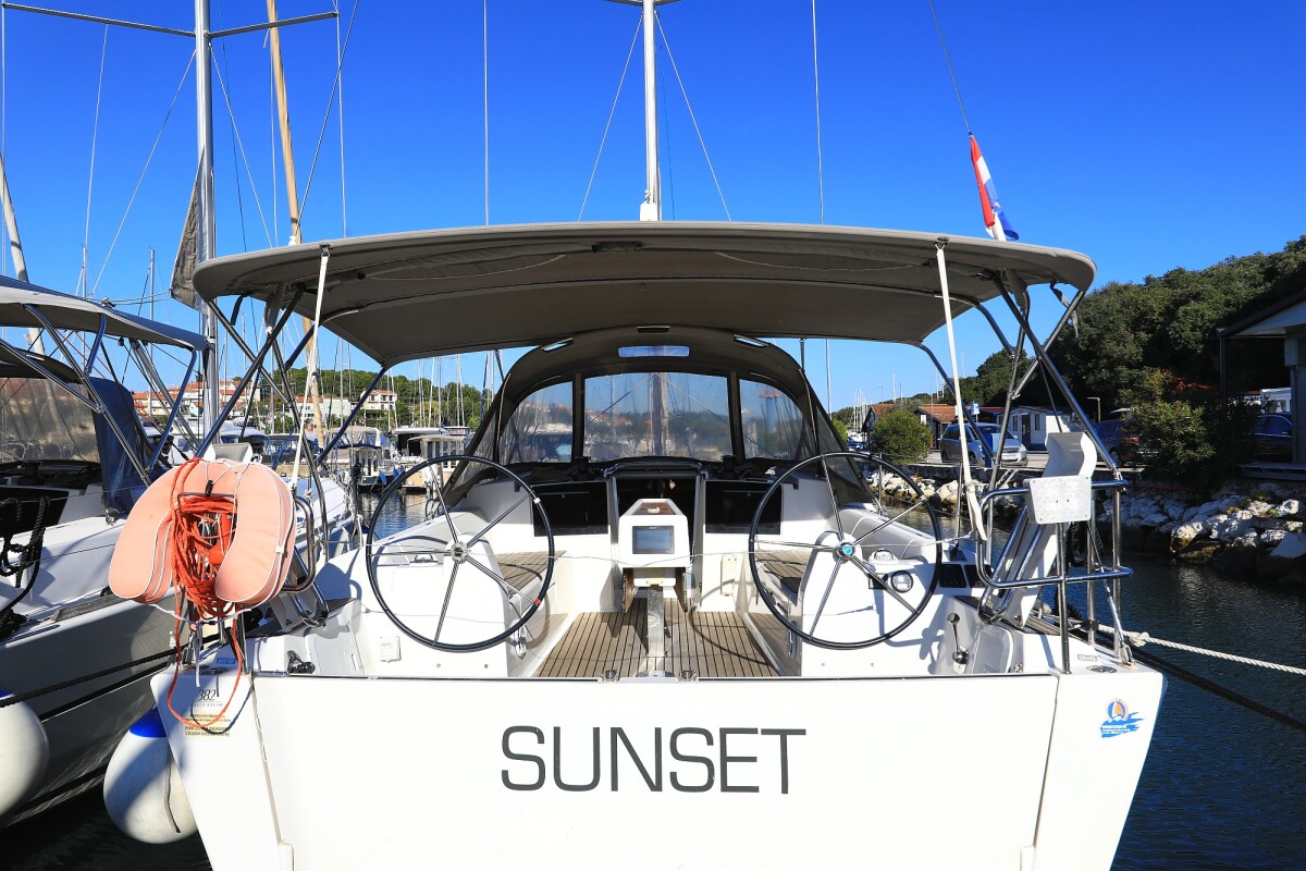 Dufour 382 GL Sunset