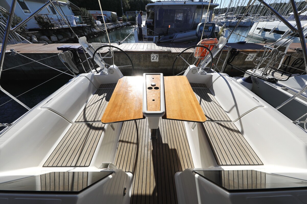 Dufour 382 GL Sunset