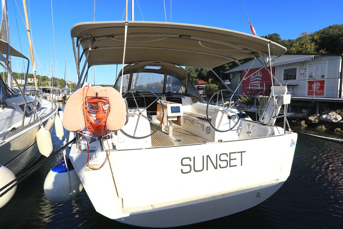 Dufour 382 GL Sunset