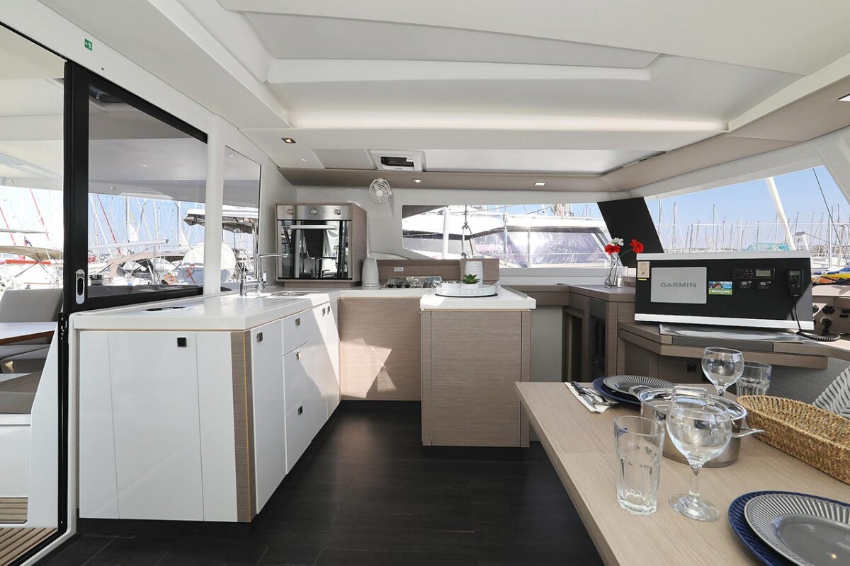 Fountaine Pajot Astrea 42 Umami