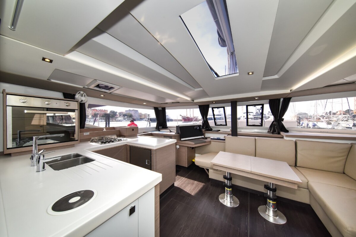 Fountaine Pajot Astrea 42 Le Bart