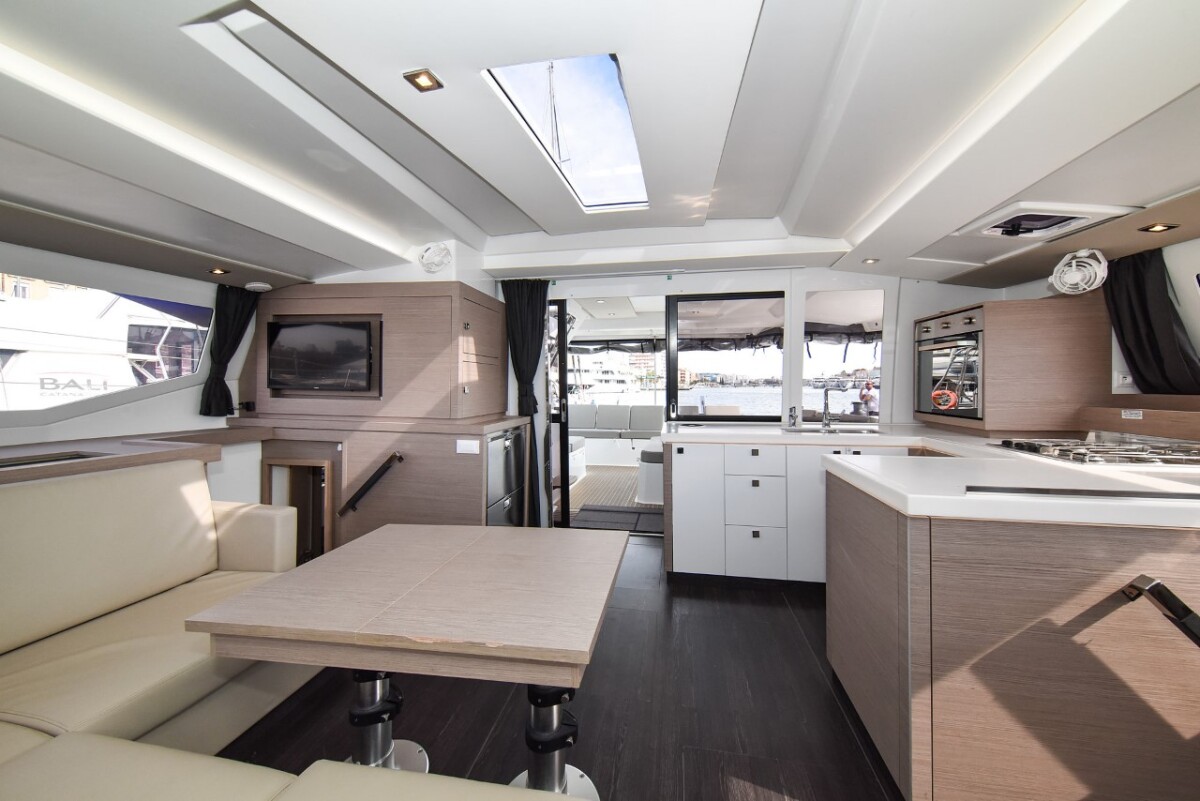 Fountaine Pajot Astrea 42 Le Bart