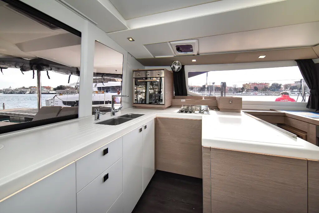 Fountaine Pajot Astrea 42 PRESTIGE