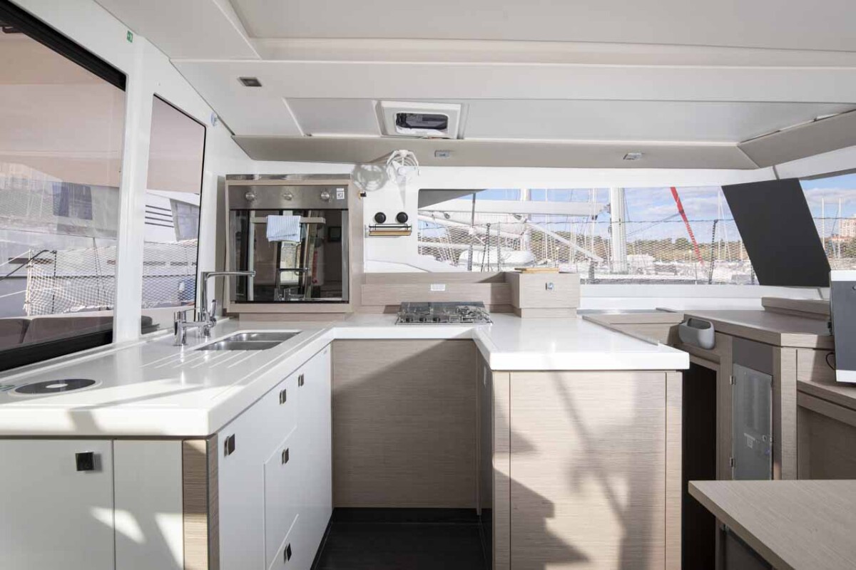 Fountaine Pajot Astrea 42 Follow the Sun