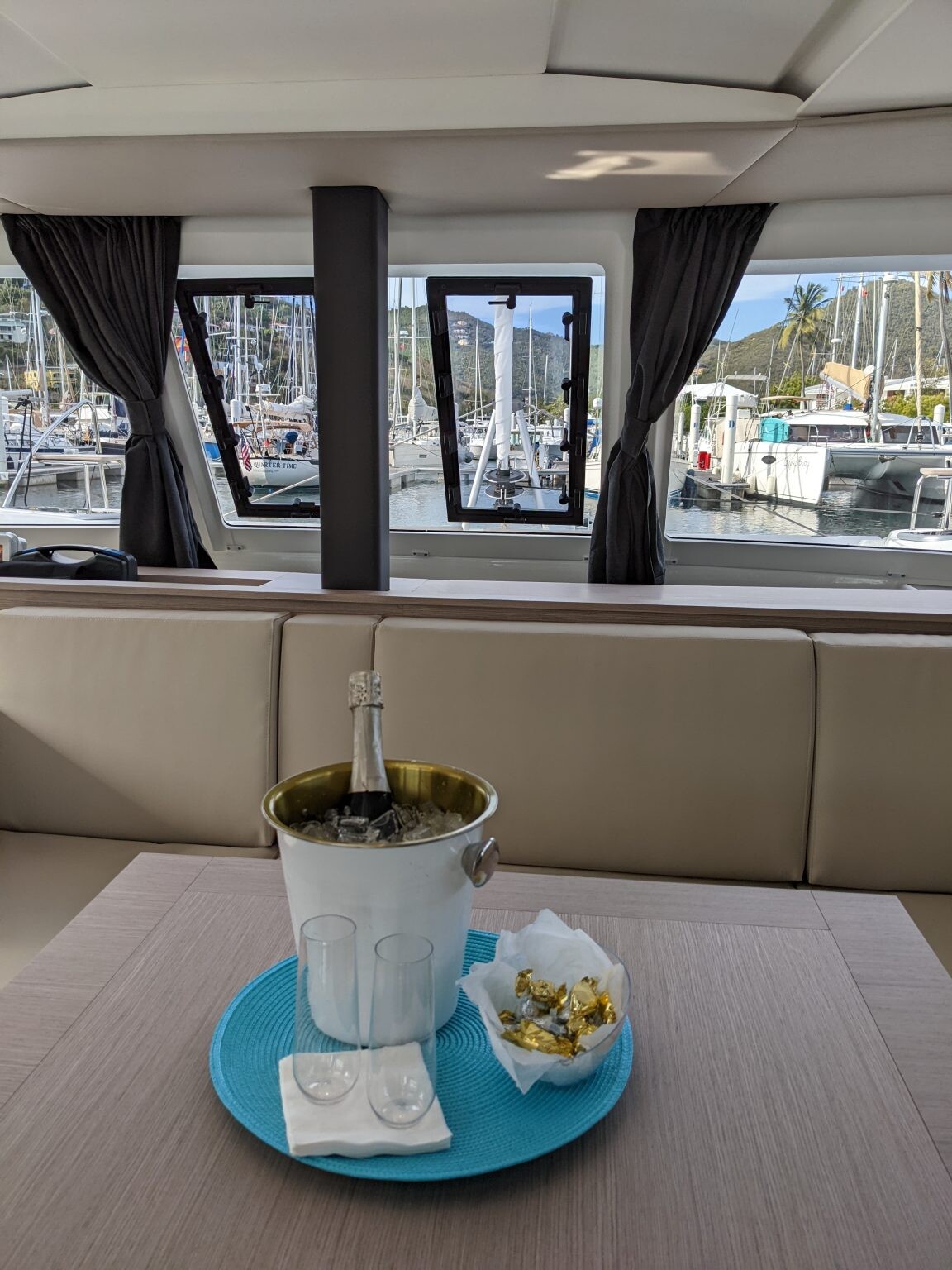 Fountaine Pajot Isla 40 Hoppy Choppy