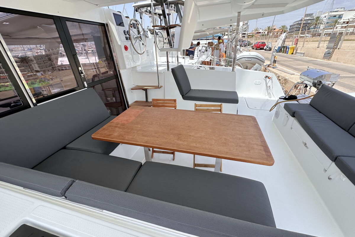 Fountaine Pajot Isla 40 Laja