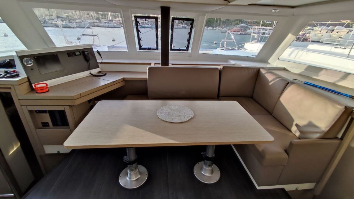 Fountaine Pajot Lucia 40 HARFANG 