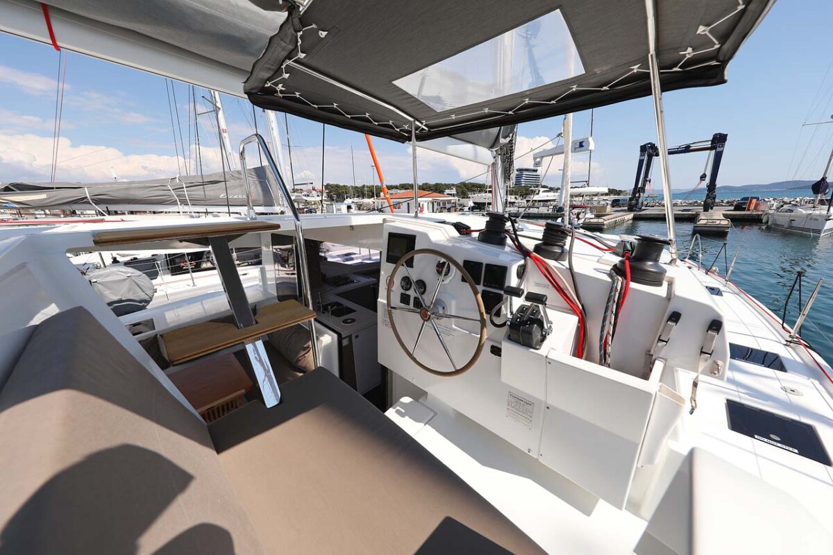 Fountaine Pajot Lucia 40 Canopus