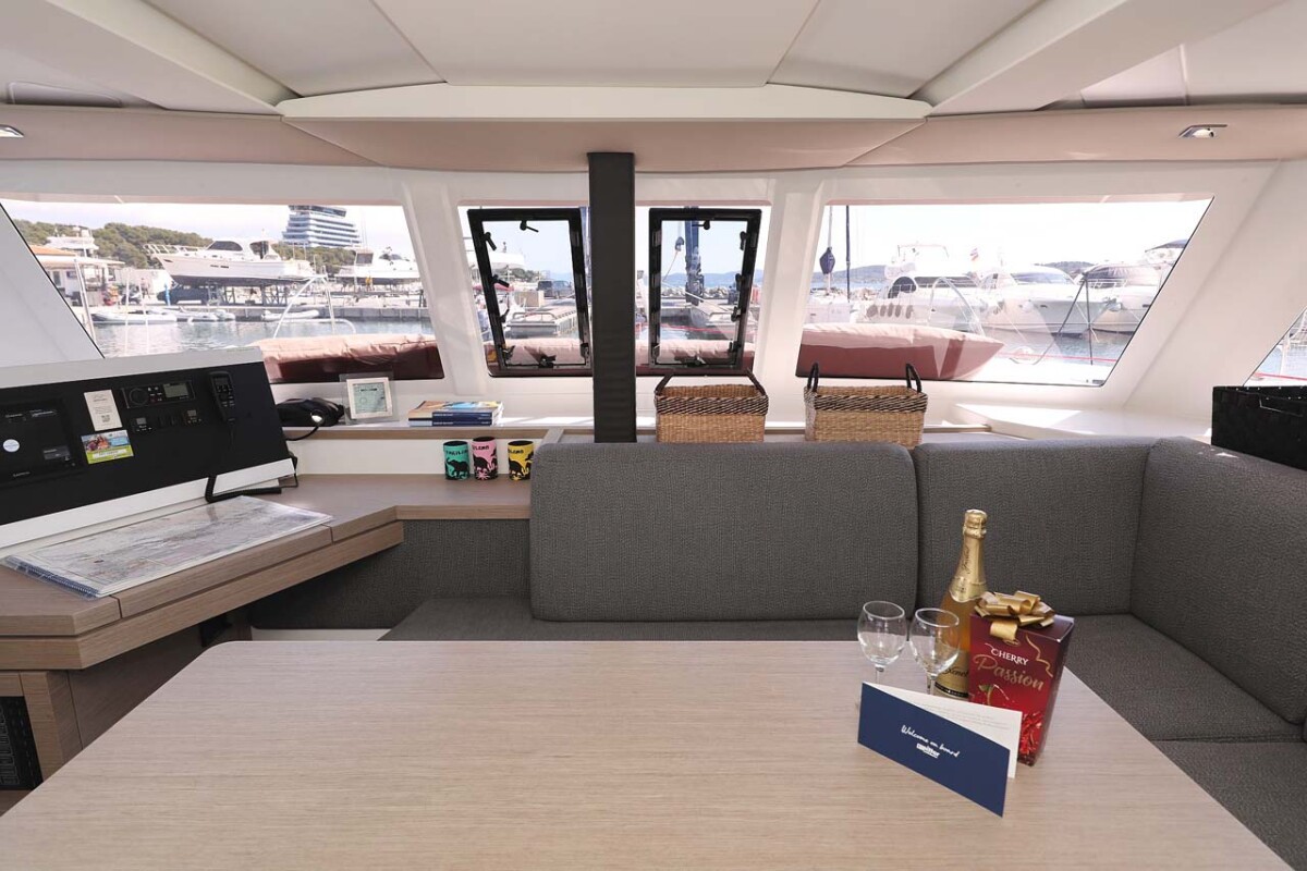 Fountaine Pajot Lucia 40 Canopus