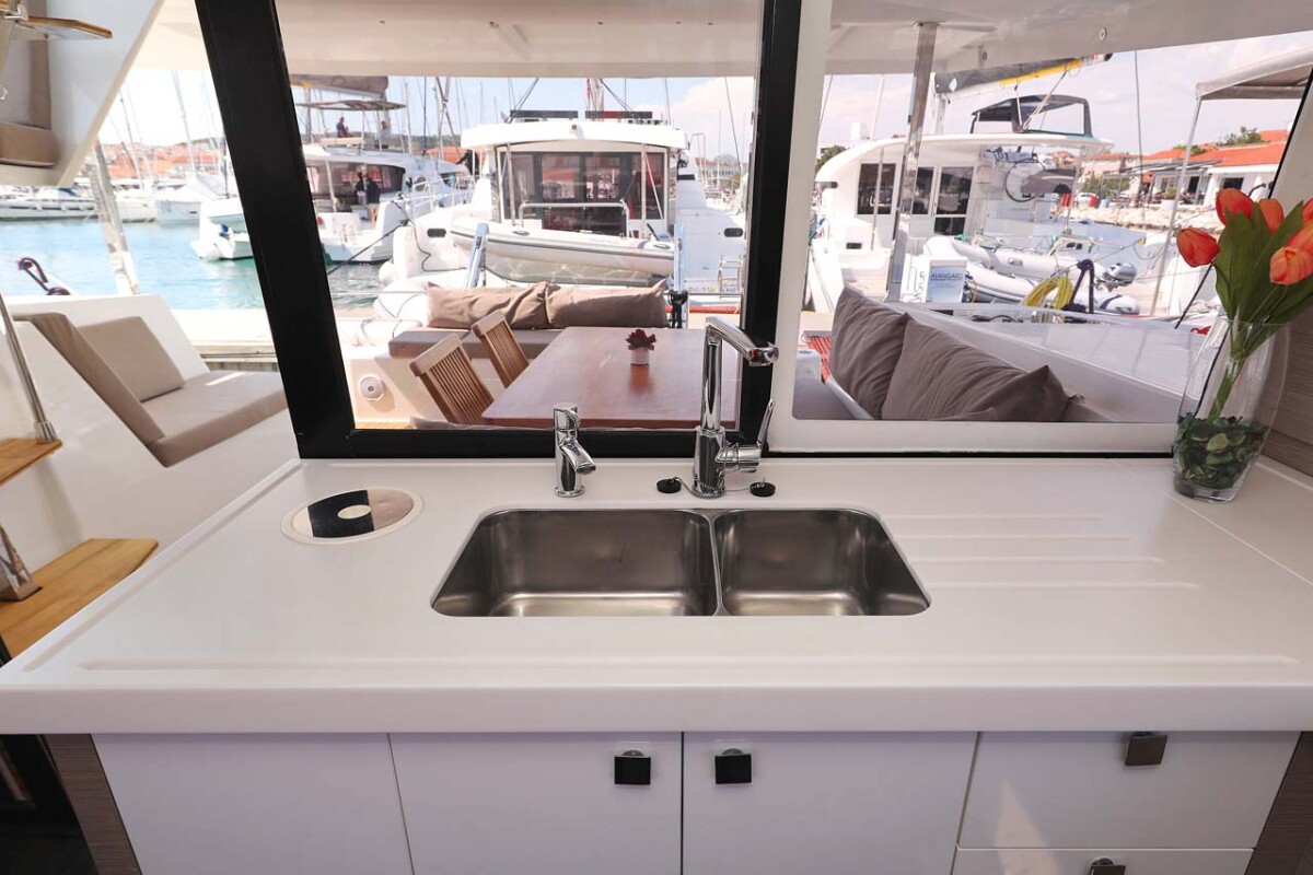 Fountaine Pajot Lucia 40 Canopus