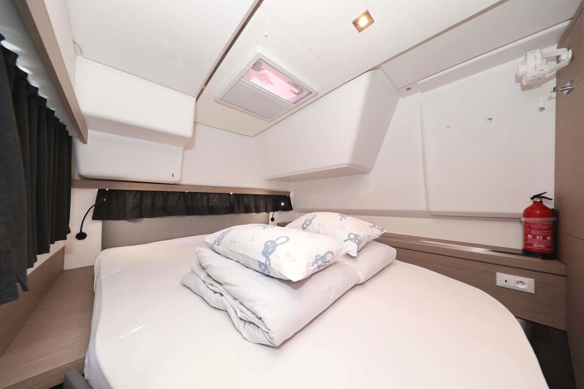 Fountaine Pajot Lucia 40 Canopus