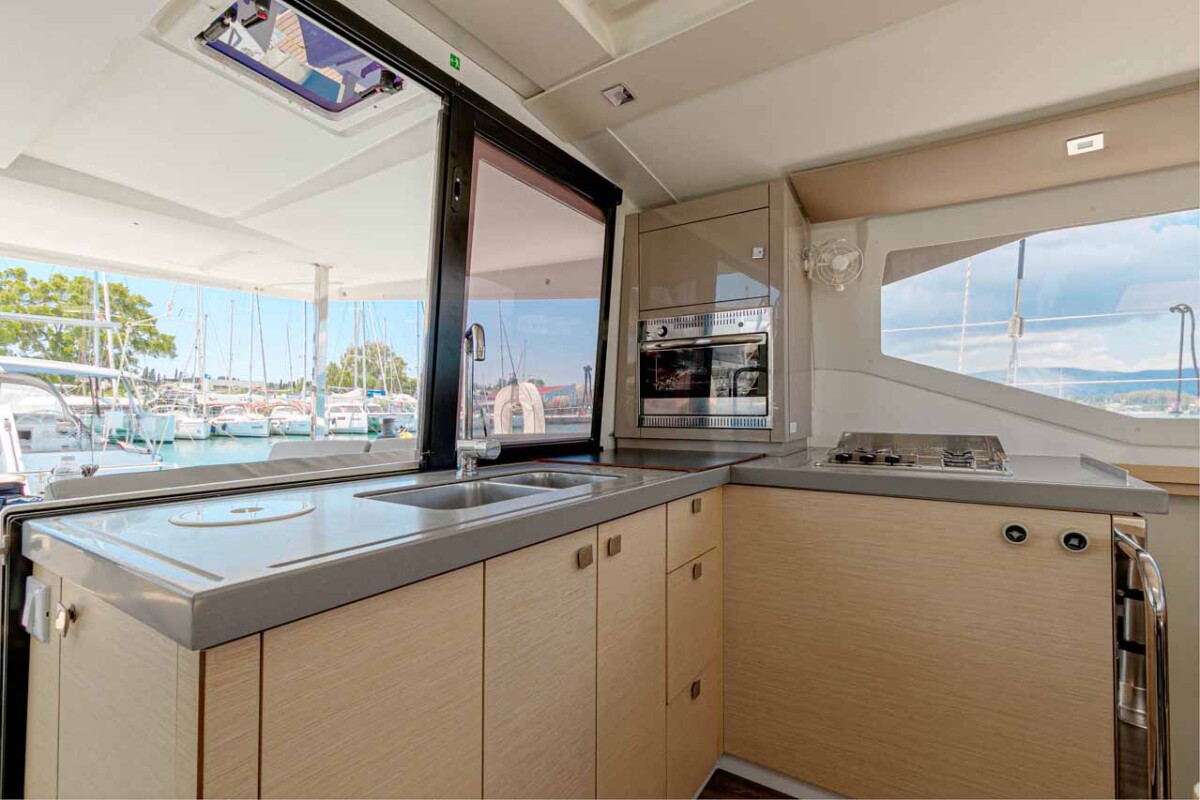 Fountaine Pajot Lucia 40 Servus