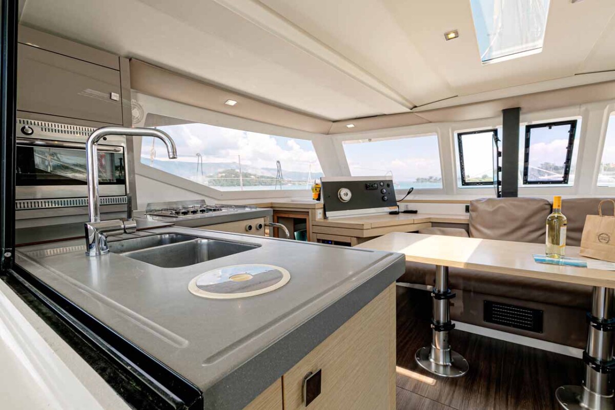 Fountaine Pajot Lucia 40 Servus