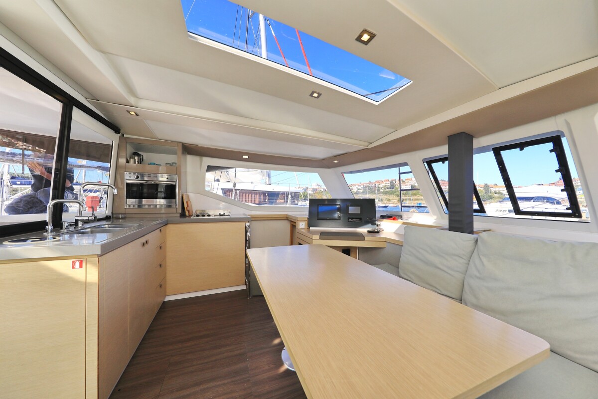 Fountaine Pajot Lucia 40 