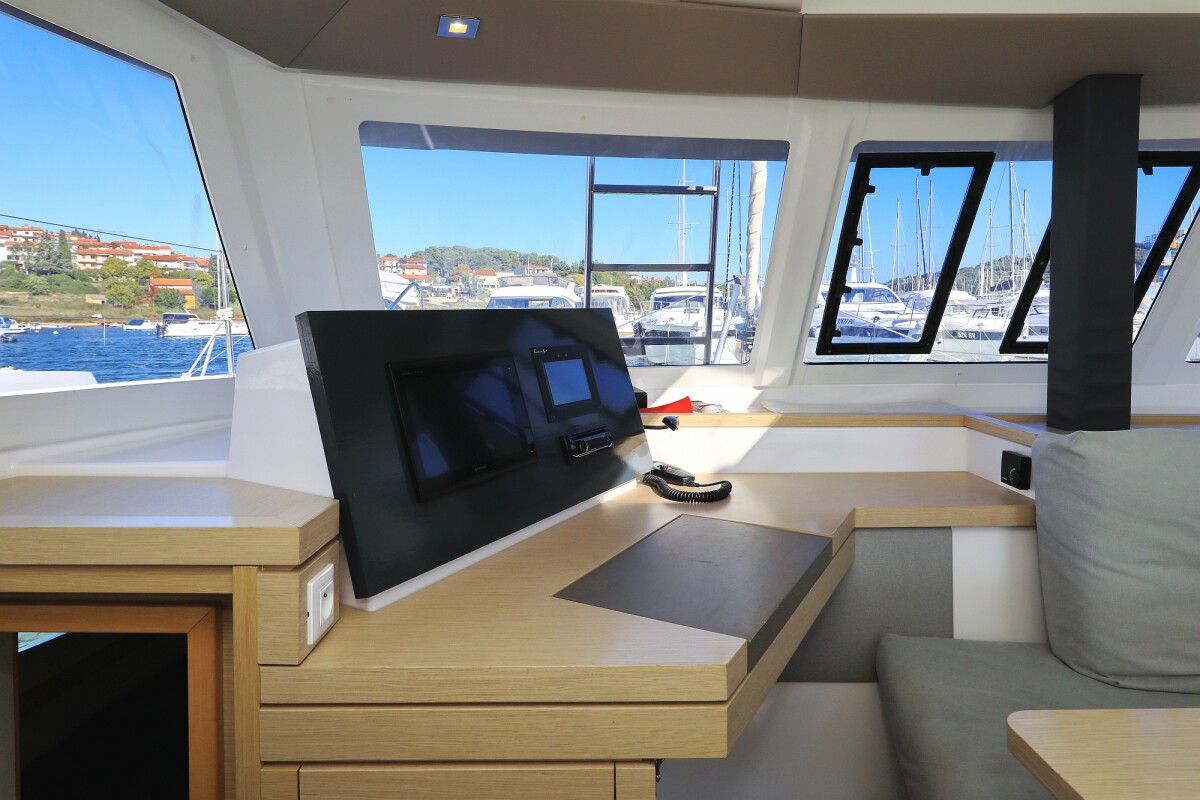 Fountaine Pajot Lucia 40 