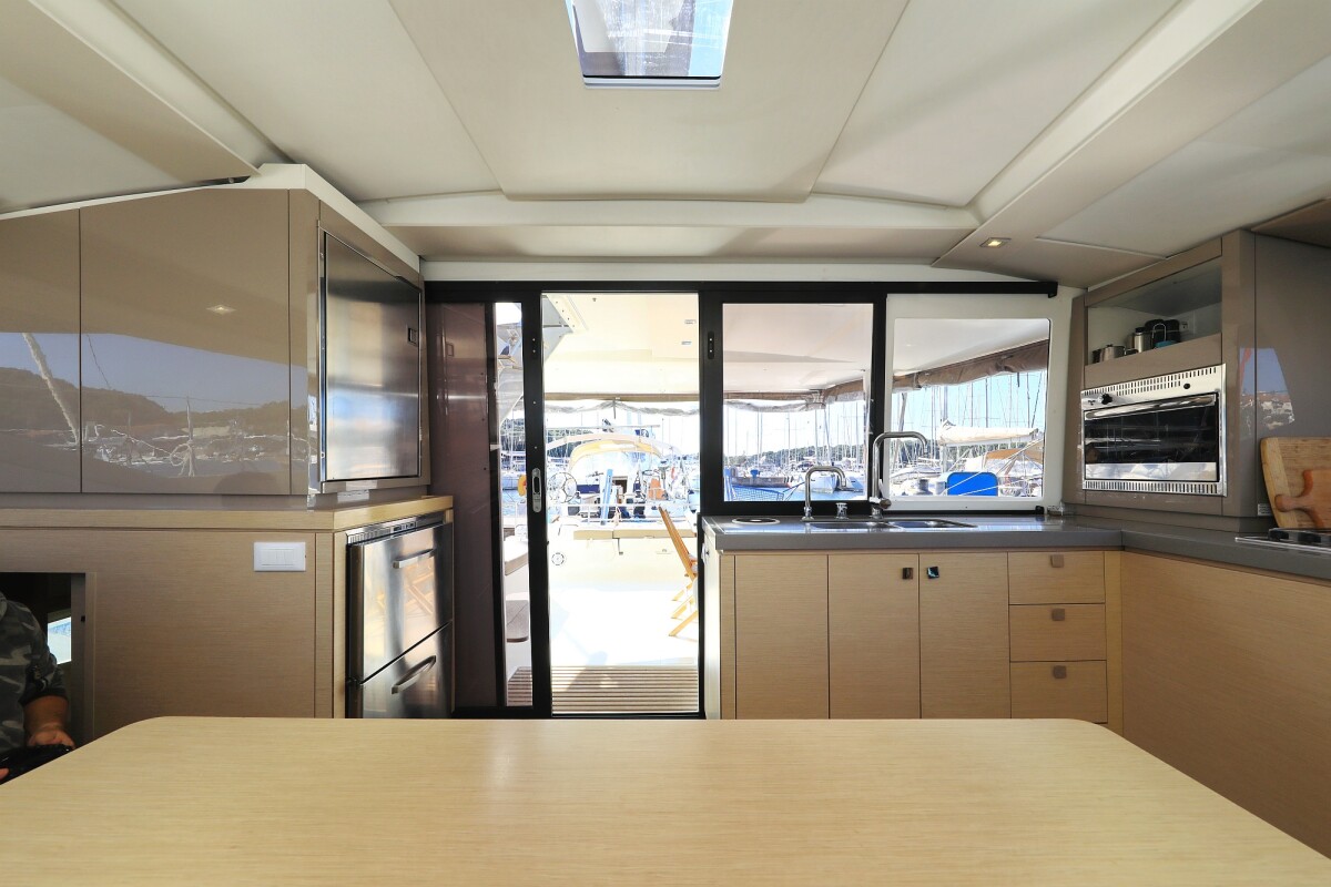 Fountaine Pajot Lucia 40 