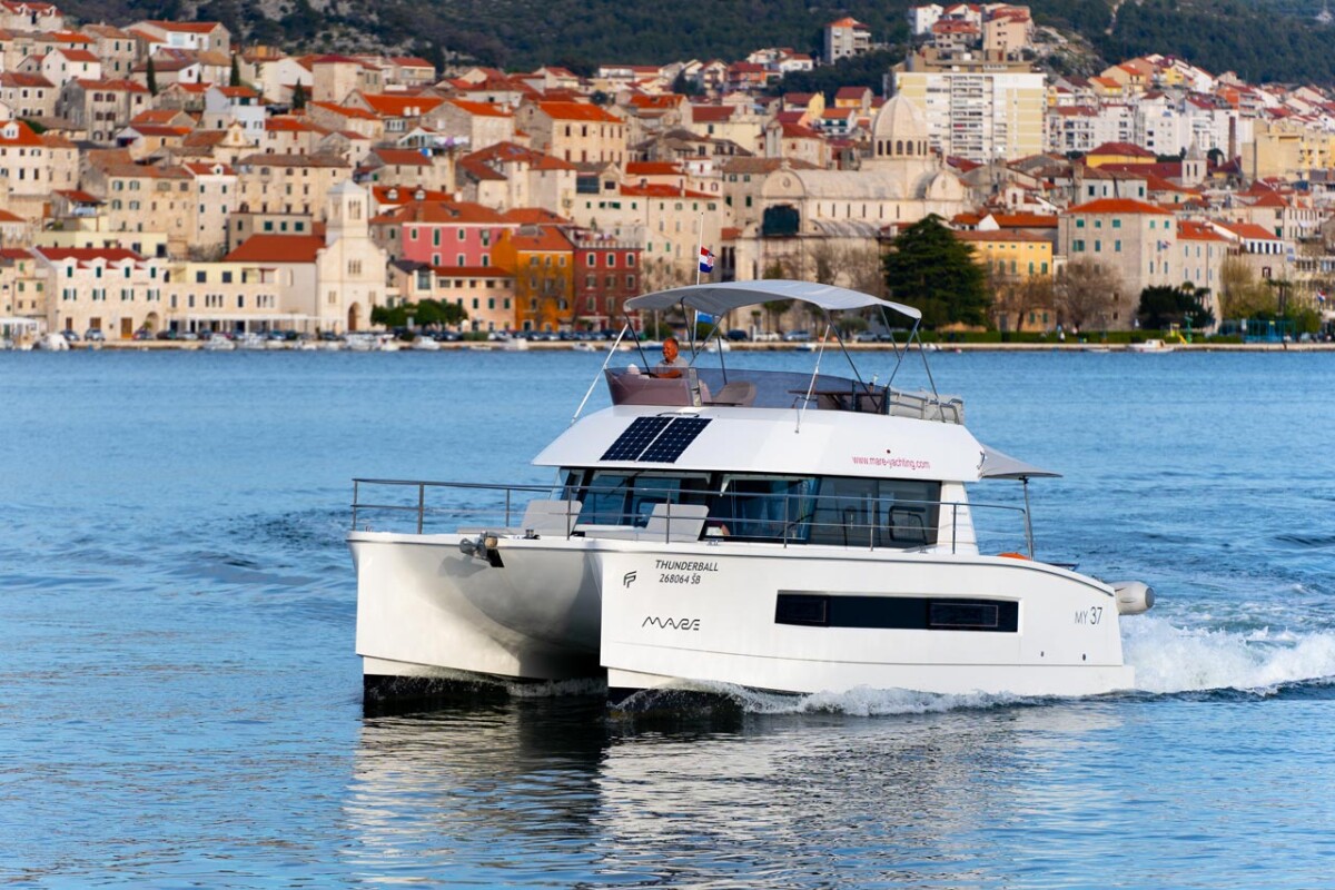 fountaine pajot power catamaran 37