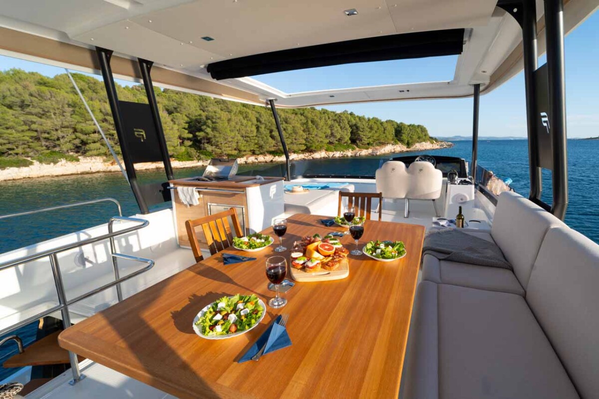 Fountaine Pajot MY6 Family 2.0