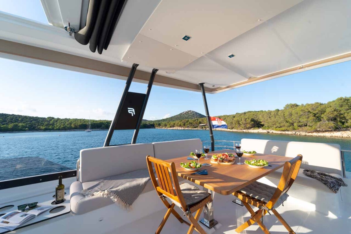 Fountaine Pajot MY6 Family 2.0