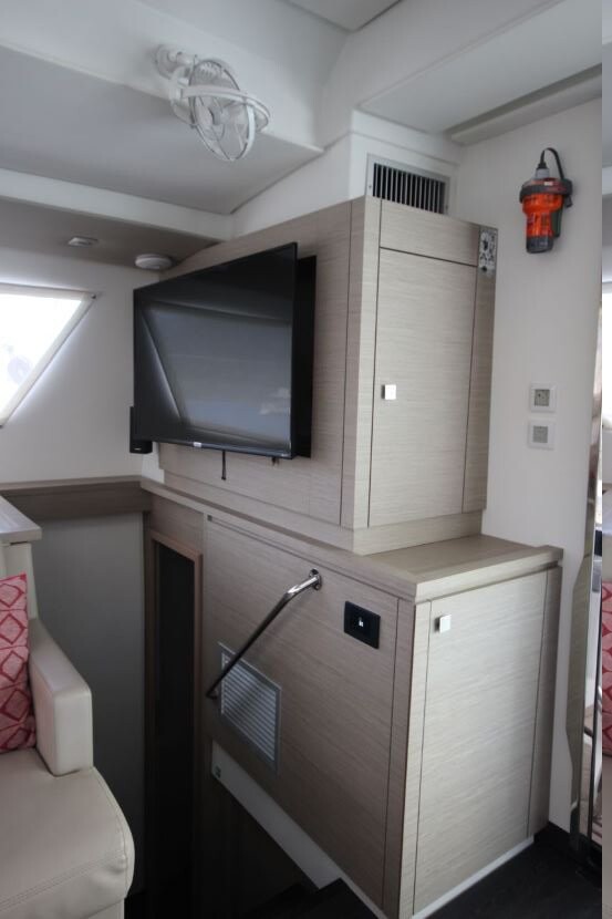 Fountaine Pajot Saba 50 Apres Ski