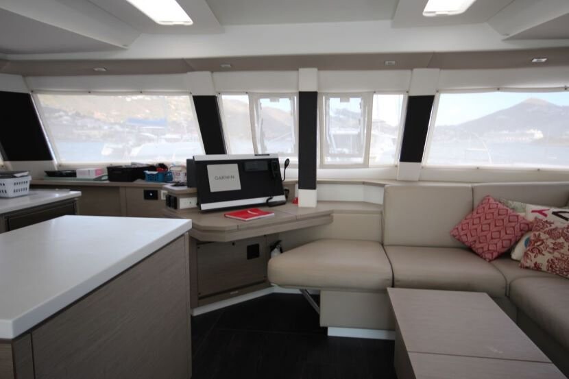 Fountaine Pajot Saba 50 Apres Ski