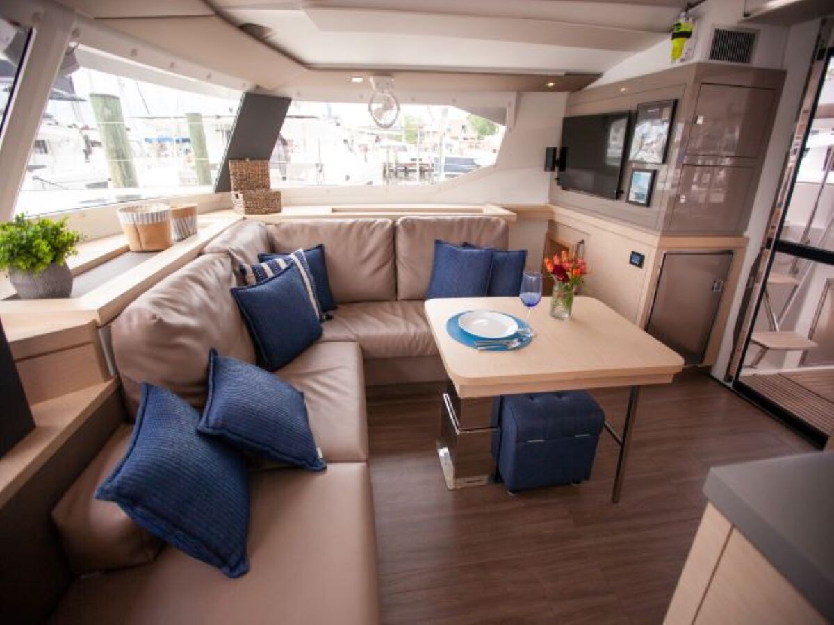 Fountaine Pajot Saona 47 Maestro Dark Star