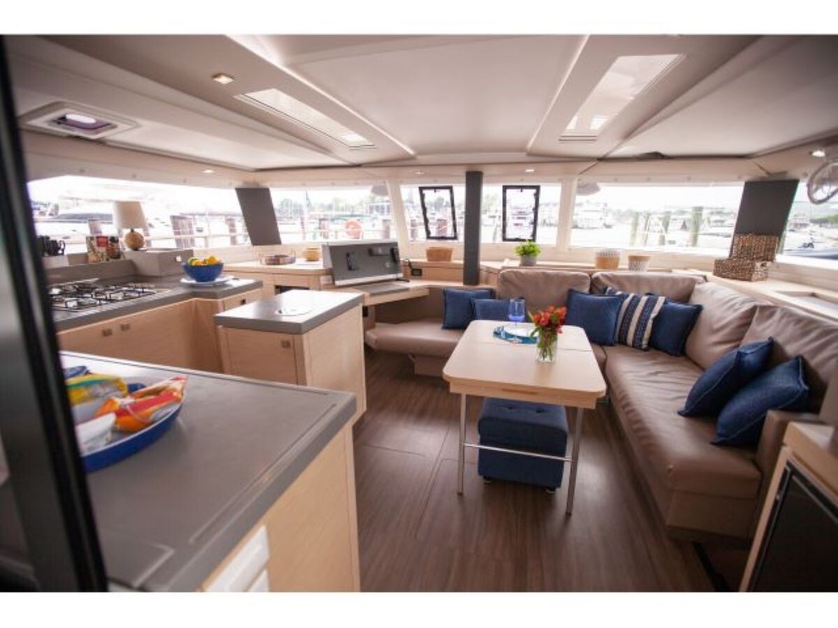 Fountaine Pajot Saona 47 Maestro Dark Star