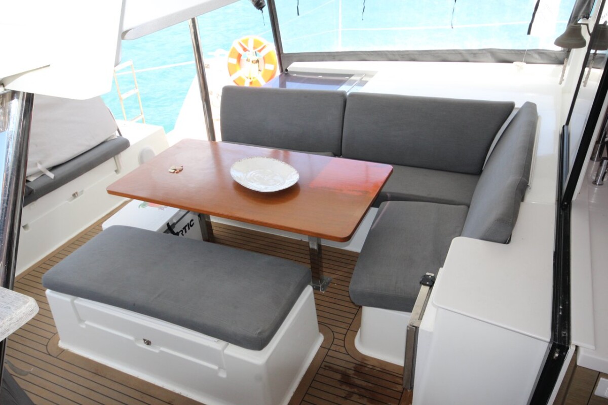 Fountaine Pajot Saona 47 Parrot Ice