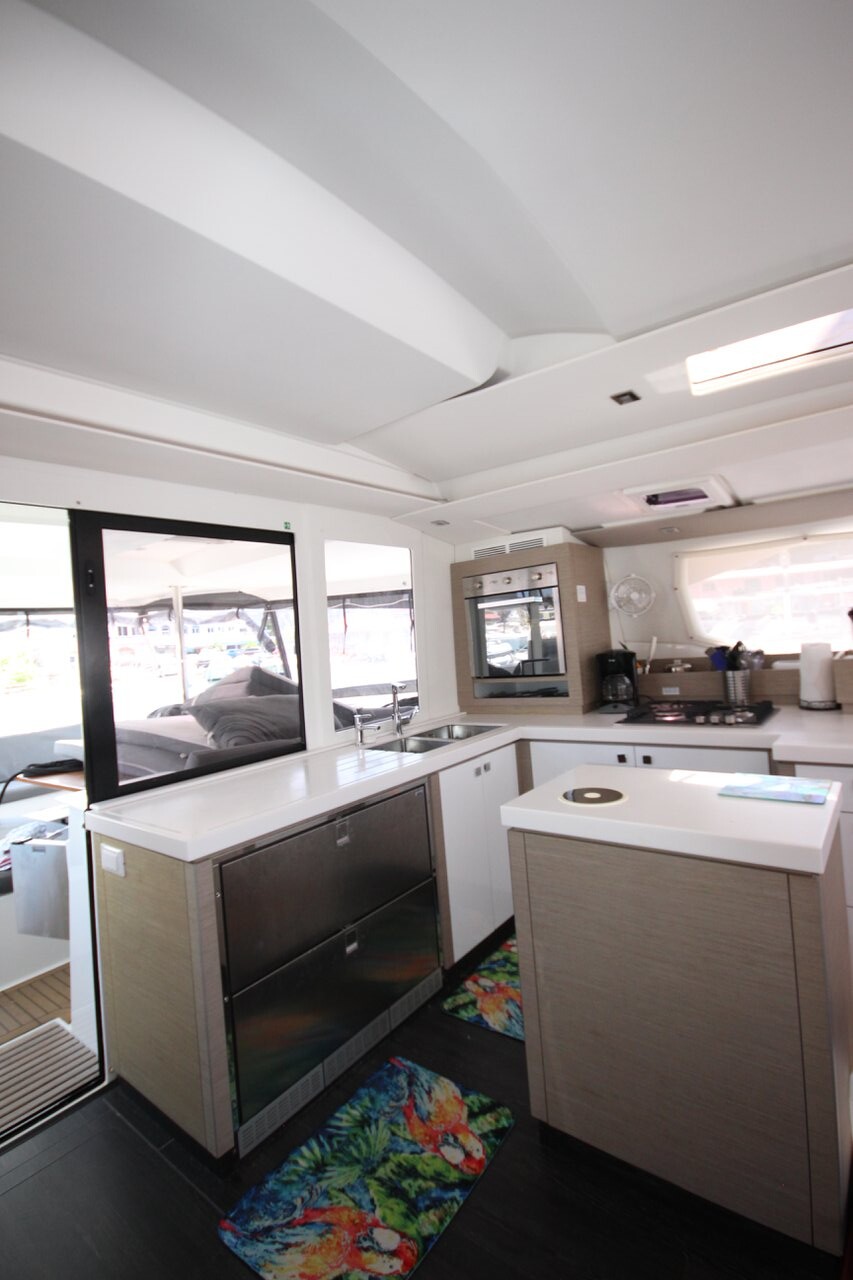 Fountaine Pajot Saona 47 Parrot Ice