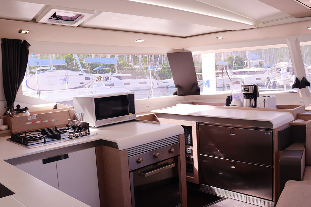 Fountaine Pajot Tanna 47 No Shoes