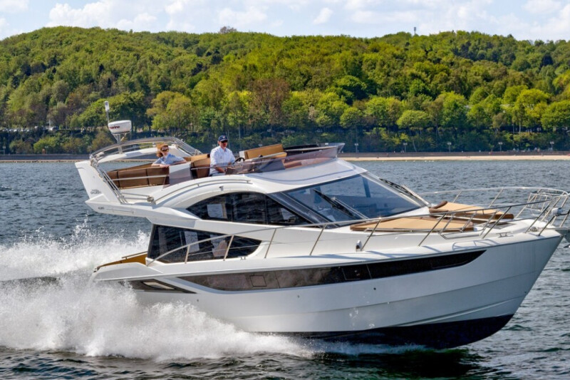 Galeon 420 Amber Blue