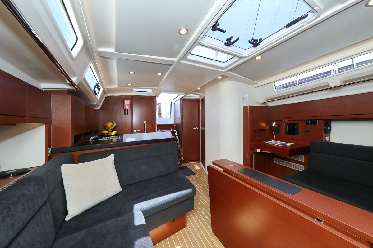 Hanse 418 Nike