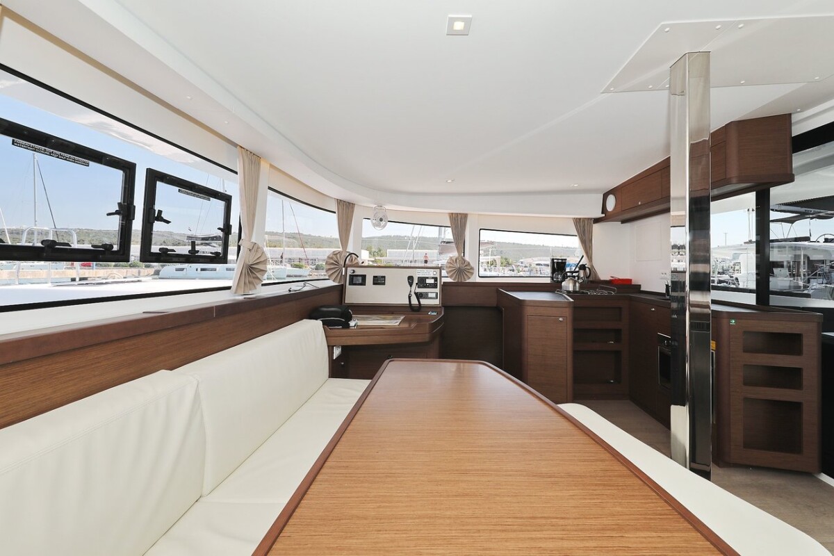 Lagoon 42 Royal Salute