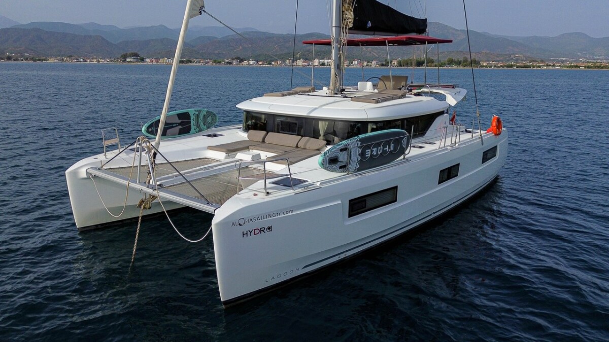 Lagoon 46 Hydra