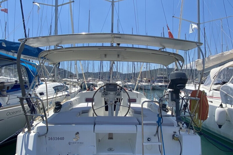 Oceanis 34 Aquamarine