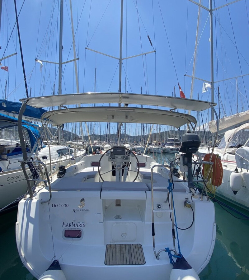 Oceanis 34 Aquamarine