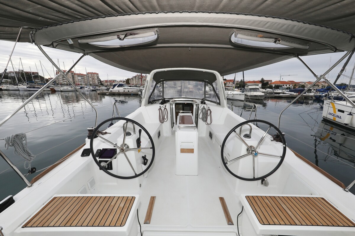 Oceanis 38 One