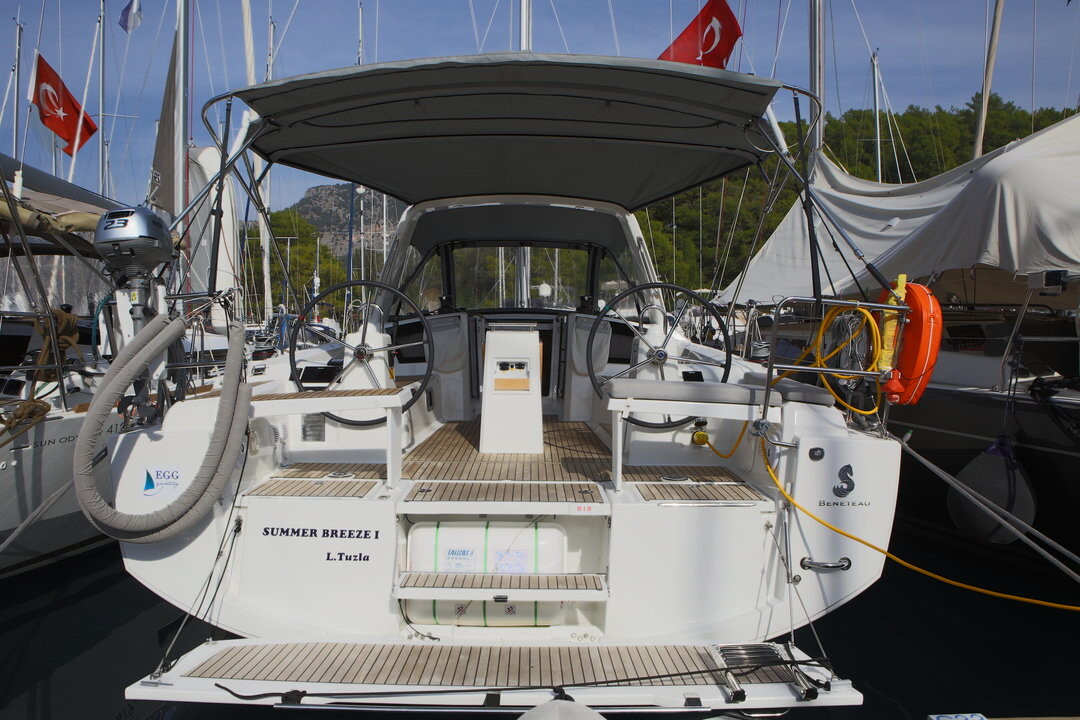 Oceanis 38.1 Summer Breeze 1