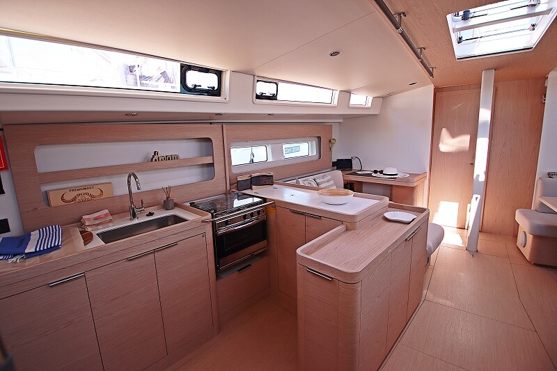 Oceanis Yacht 54 White Bird 