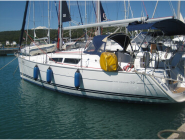 Sun Odyssey 32i Little Hanni