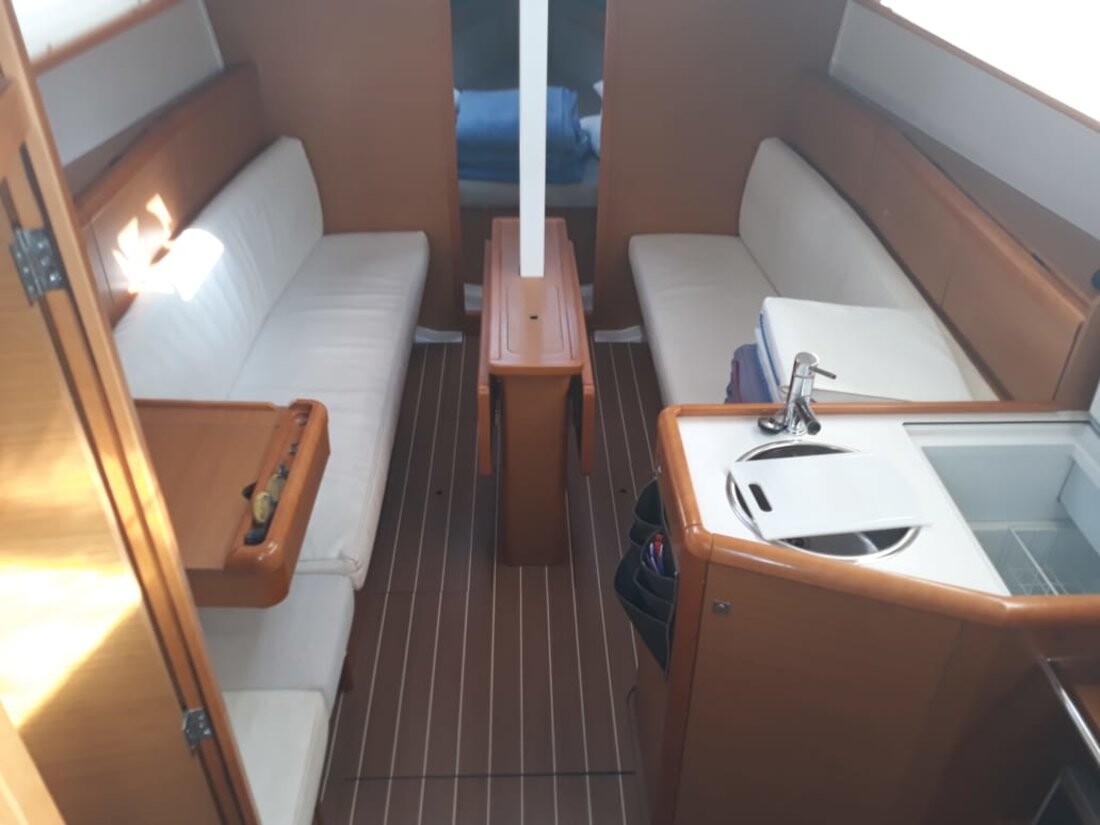 Sun Odyssey 33i Omega