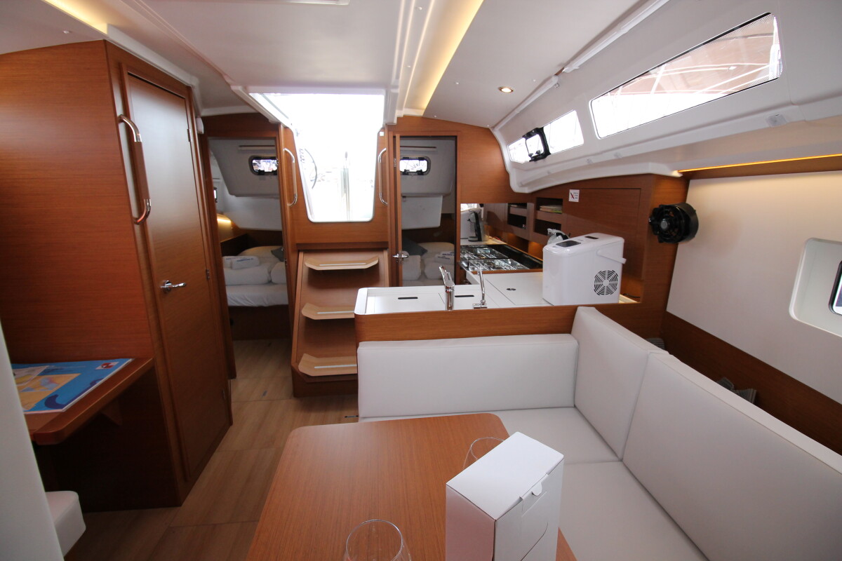 Sun Odyssey 380 Evita