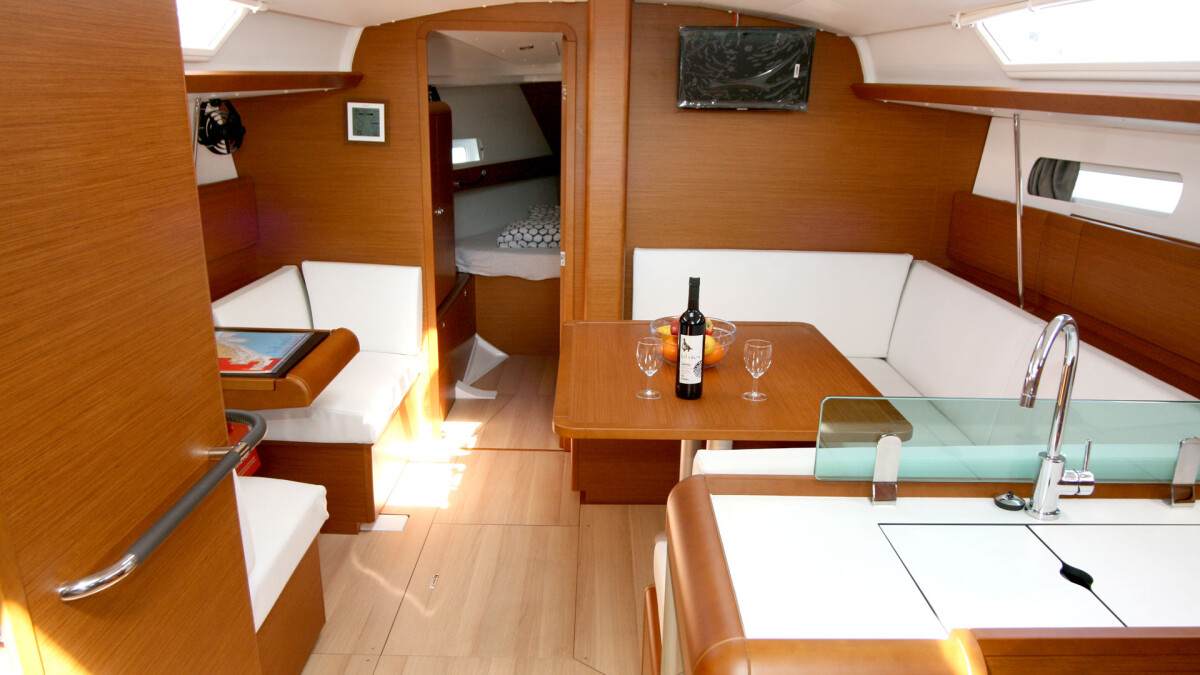 Sun Odyssey 419 Mira